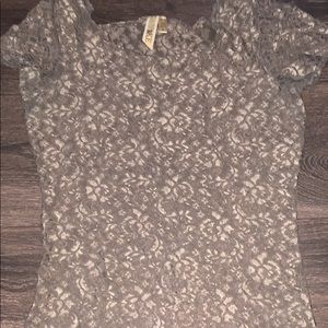 Beautiful brown sheer pull over short sleeve BKE